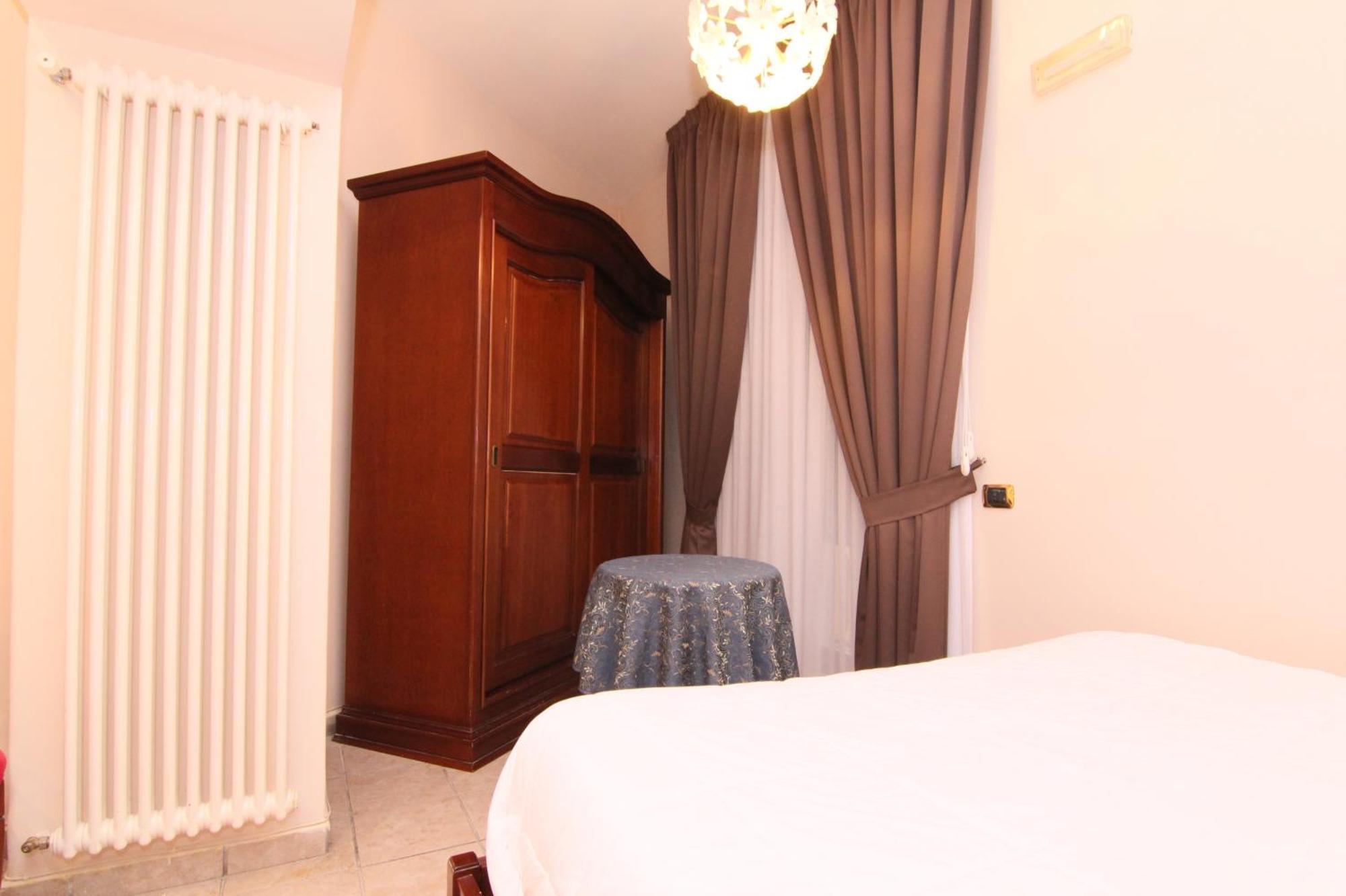 Del Corso 2* Naples